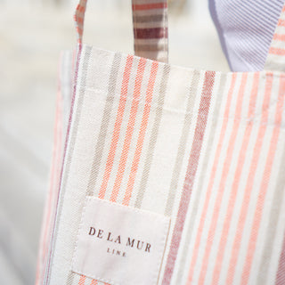 Detailansicht der Stofftasche Shopper M in der Farbe Blush Stripes von De La Mur.